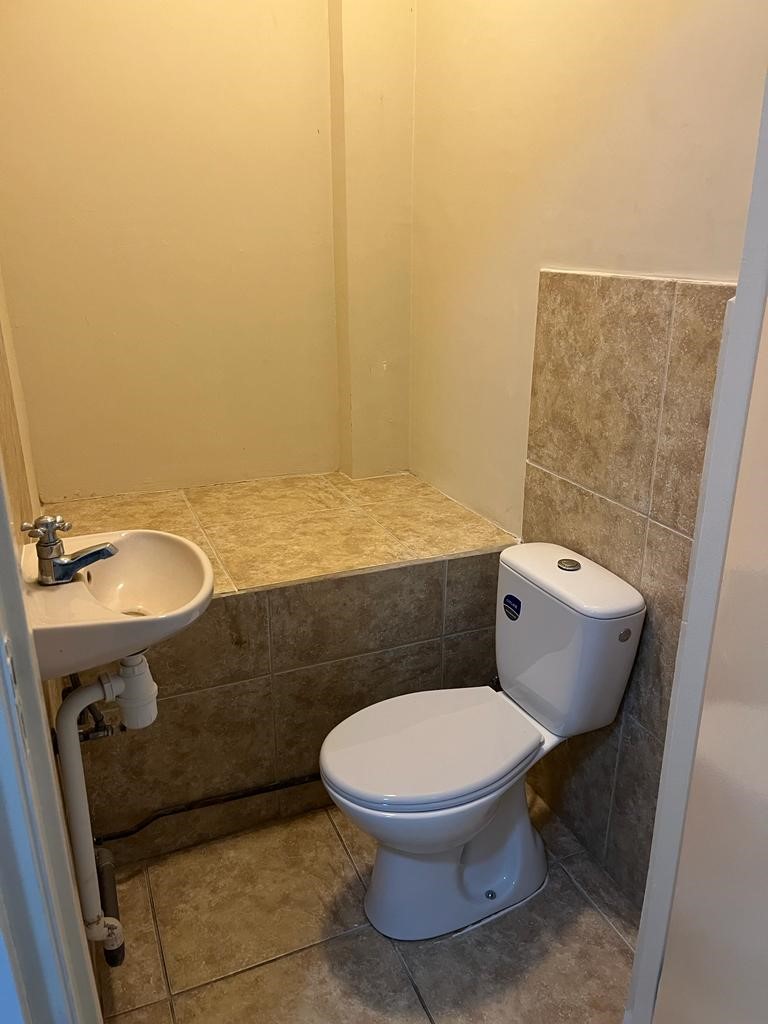 toilet-studio